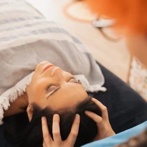 Mélissa vous accompagne dans votre sommeil mal de dos gestion du stress. à l’aide des massage et réflexologie avec carte cadeau ou en duo à Saumur Chinon Doué en Anjou, Thouars, Loudun Montreuil Bellay , Beaufort en Vallée