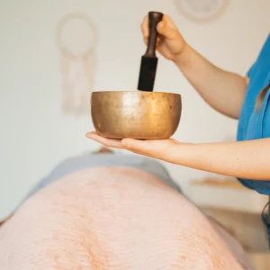 Mélissa vous accompagne dans votre sommeil mal de dos gestion du stress. à l’aide des massage et réflexologie avec carte cadeau ou en duo à Saumur Chinon Doué en Anjou, Thouars, Loudun Montreuil Bellay , Beaufort en Vallée