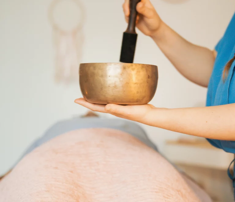 Mélissa vous accompagne dans votre sommeil mal de dos gestion du stress. à l’aide des massage et réflexologie avec carte cadeau ou en duo à Saumur Chinon Doué en Anjou, Thouars, Loudun Montreuil Bellay , Beaufort en Vallée