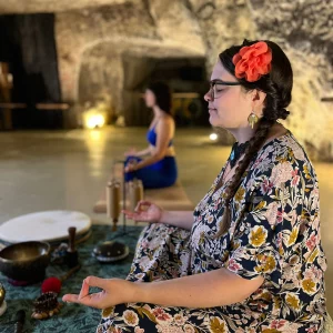 Mélissa vous propose au cabinet un voyage sonore pour gérer votre stress et améliorer le sommeil par la sonothérapie pour soi ou en carte cadeau à Chinon Doué en Anjou, Thouars, Loudun Montreuil Bellay , Beaufort en Vallée